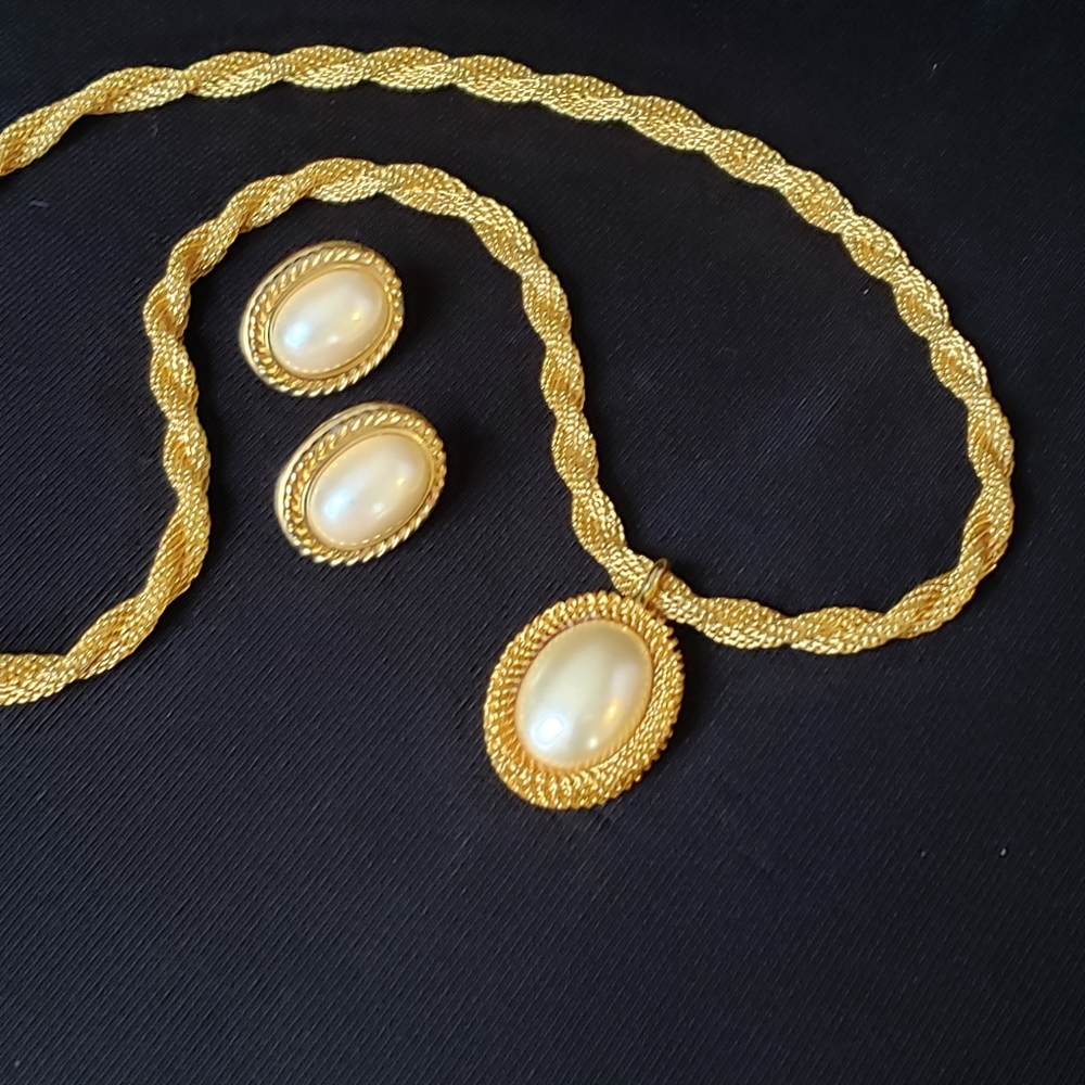 Vintage Necklace and Earrings Casual Corner & Monet